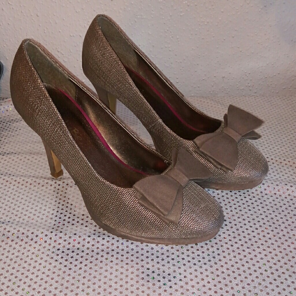 Brown heels with brown bows on top